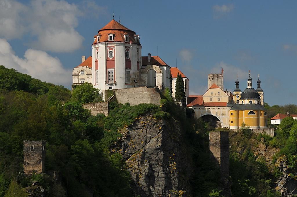 U Mispule Hotel Cizov  Luaran gambar